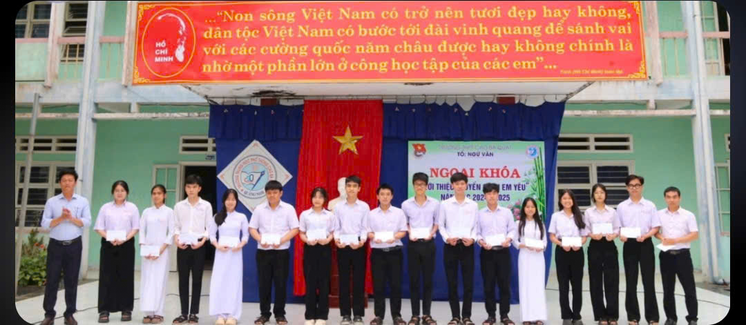 도서관에서 공부 중인 유학생