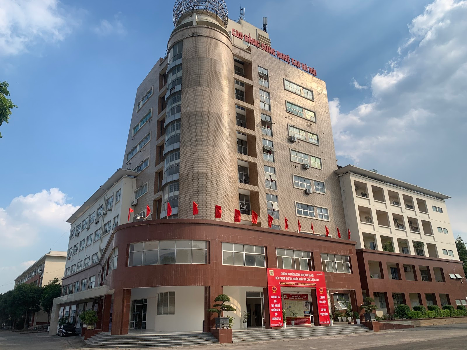 도시 전경과 글로벌 네트워크 상징 이미지